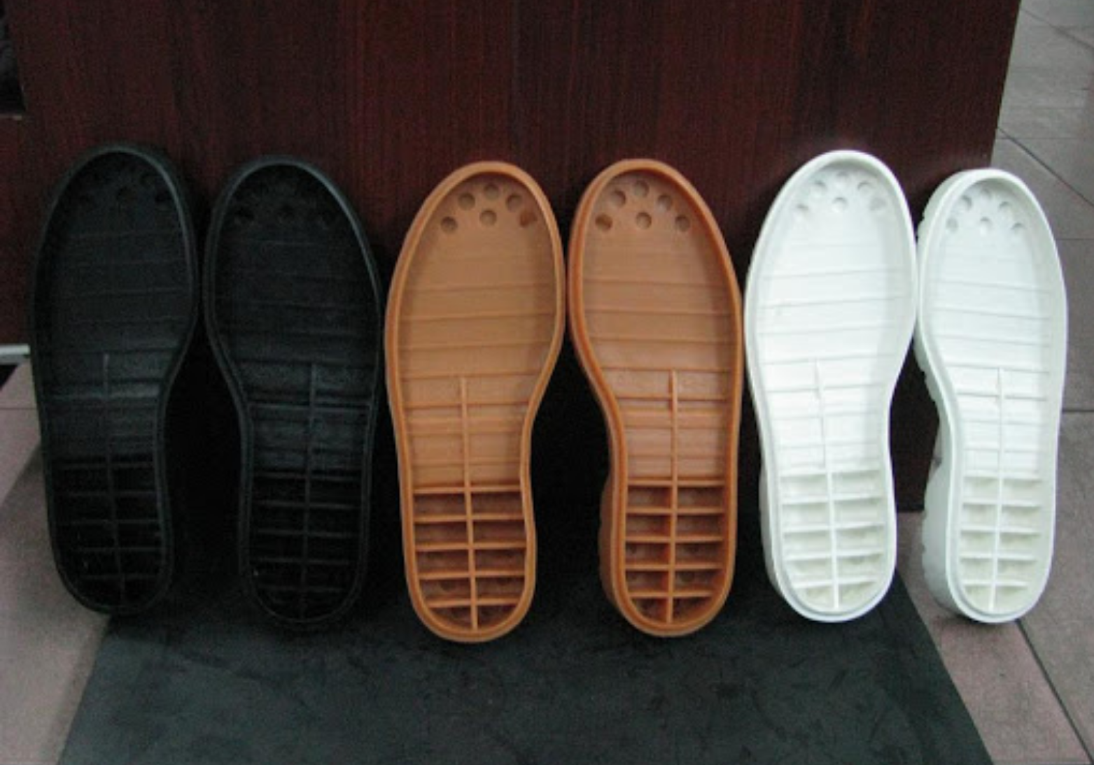 Shoe Sole Production Process Using Mold Casting Shoe Sole Production Process Using Mold Casting